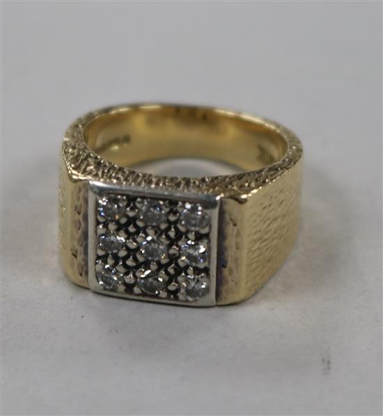 A textured 9ct gold and diamond set tablet ring, size P.